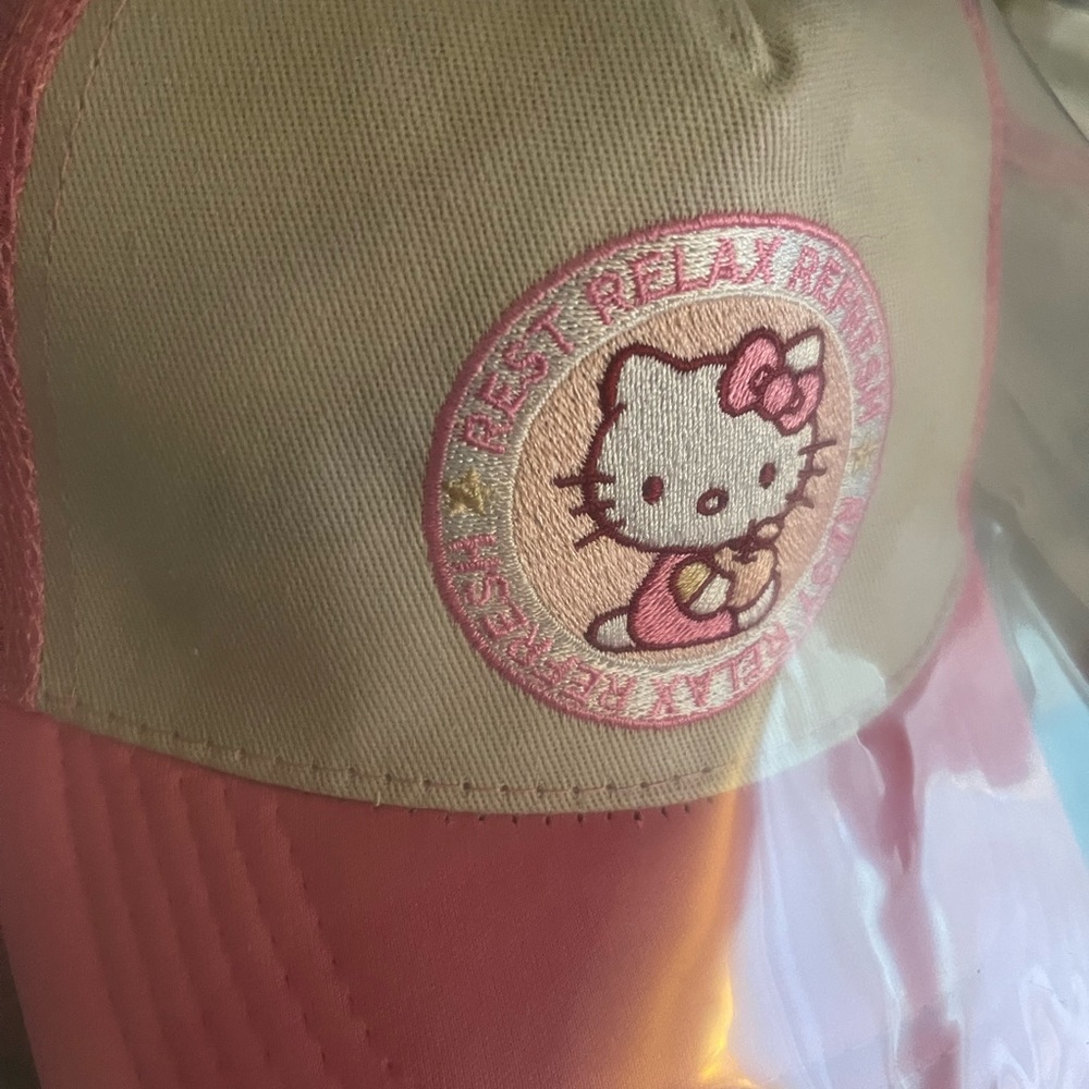 Hello kitty trucker hat